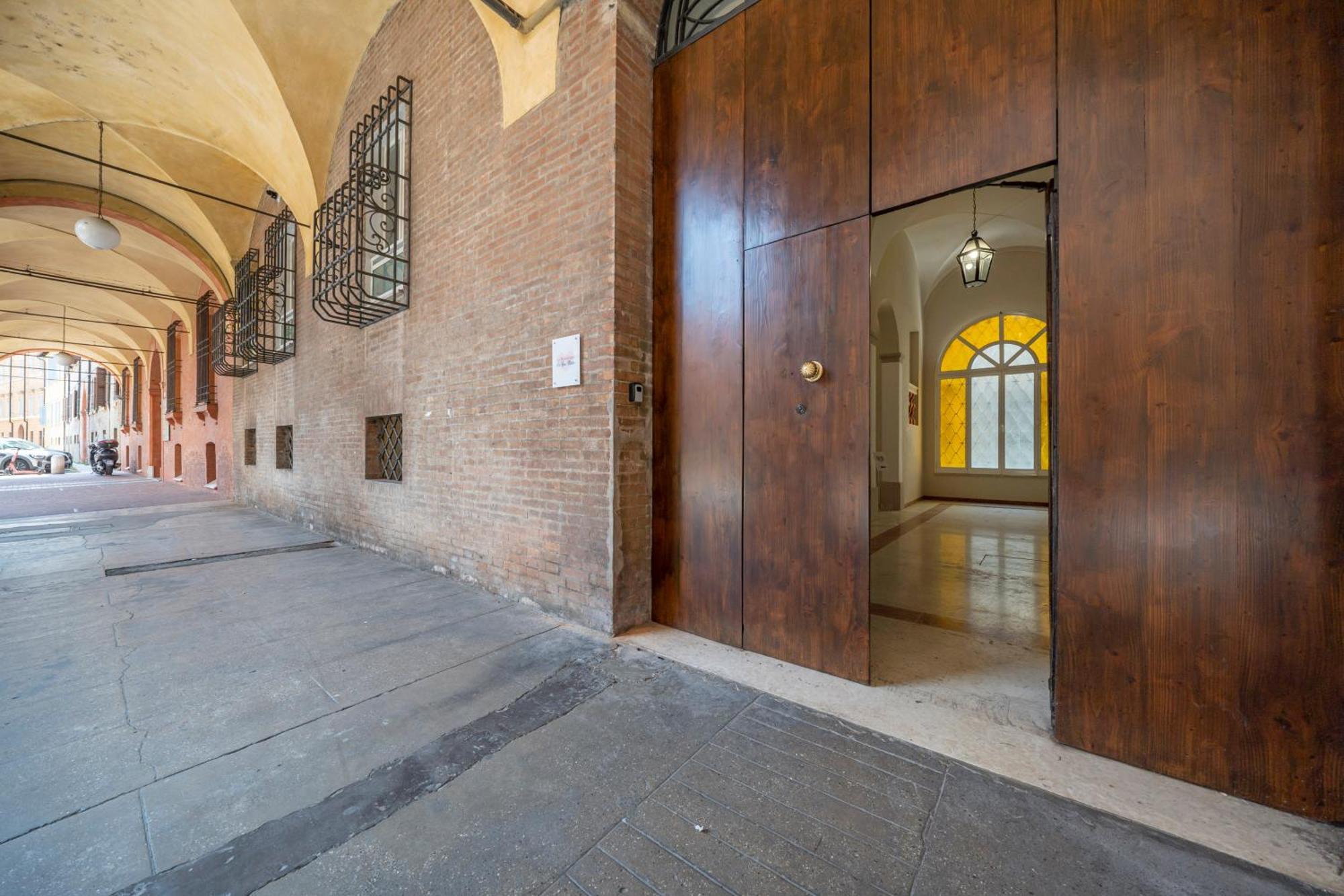 Via Emilia Centro - Stupendo Appartamento A Modena Buitenkant foto